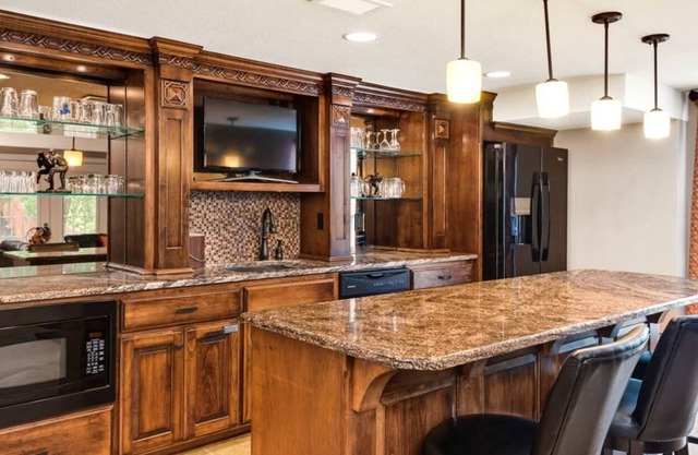 Grand Entertainer w/ Cinema⭐️Deck⭐️Bar⭐️Fire Pit⭐️