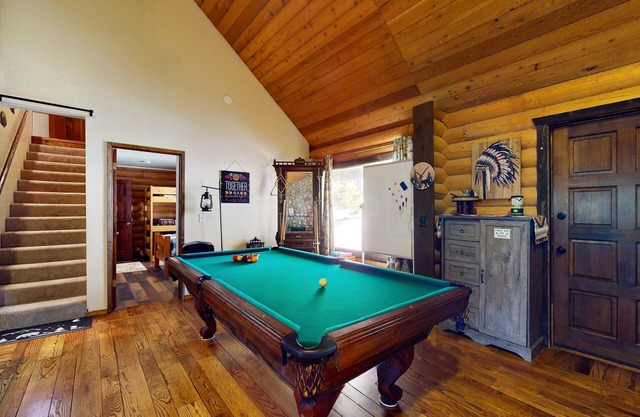 Grand Mountain Retreat w/Piano, Fast WiFi, Fireplace, Private Deck