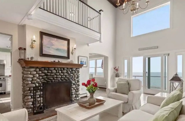 Grand Ocean Front Home With Wrap Around Deck And Endless Views