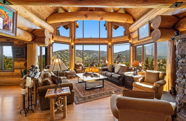 Grand Ski Retreat | Hot Tub, Fireplace + Views!
