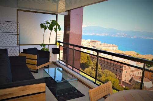 Grand T2 STANDING AJACCIO Proche centre et plages VUE PANORAMIQUE PARKING PRIVE