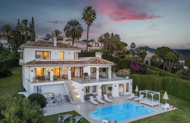 Grand Villa with Spectacular Views and Private Pool