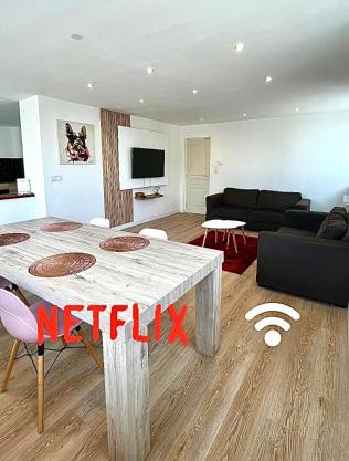 Grande chambre dans loft à deux pas de la plage