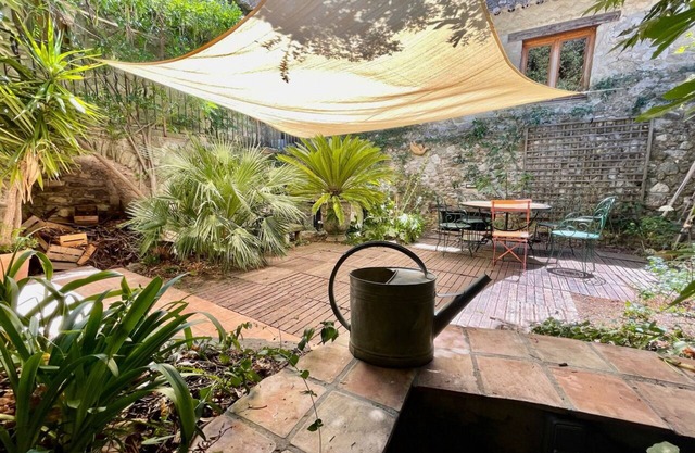 Grande Maison de Village Provençale Avec Terrasses, Jardin Intimiste, Jacuzzi