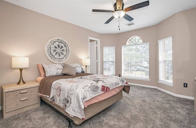 Granite Gorge · Spacious 4-bed 2.5 bath home with large backyard
