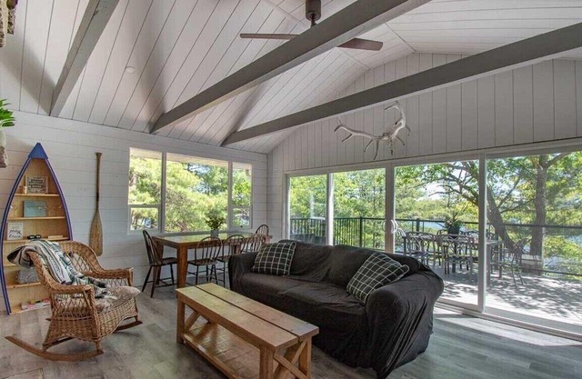 Granite Point - Stunning Muskoka Cottage w/ Dock, Kayaks & Great Swimming!