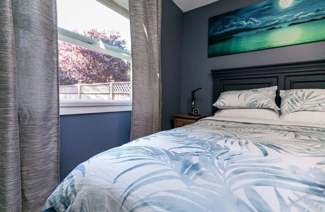 Great 1-bedroom Suite Near Downtown Langford