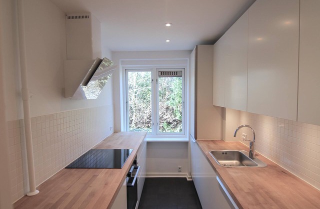 Great 2-bed w/balcony in Charlottenlund - 194