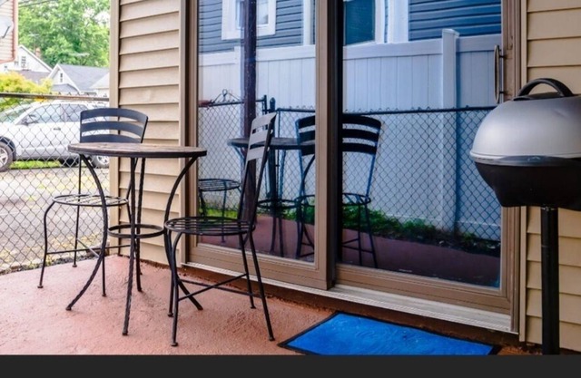 Great 2 bedroom Commutable Condo