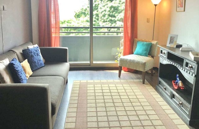 Great Apt. For 6 people/ Parking/ 5 Min. From Airport