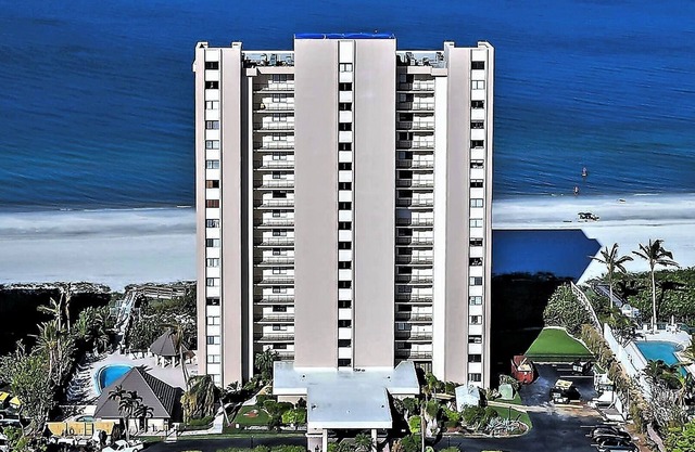GREAT BEACH LOCATION+NEW KITCHEN+AWESOME VIEWS+JUST STEPS AWAY FROM GULF