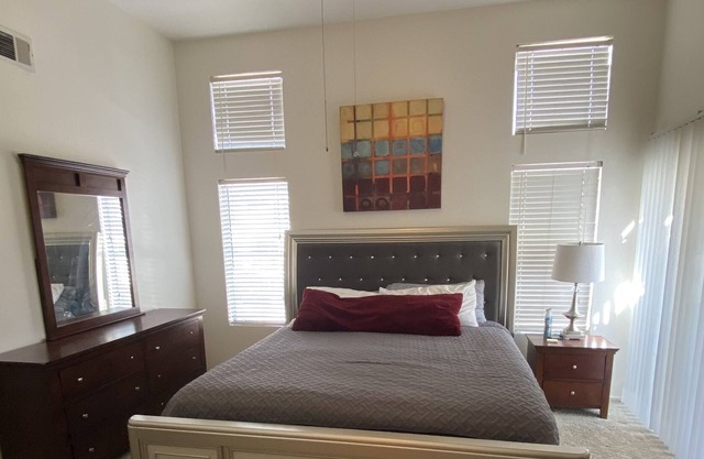 Great centrally located home 5 minutes from the airport
