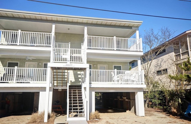 Great Condo in North Bethany, steps from the Beach!
