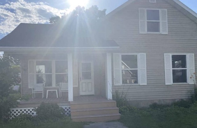 Great De Pere Home Near Lambeau Field in Wonderful Neighborhood
