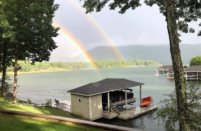 Great Dock, Wifi! Come Visit "Captain's Choice"!