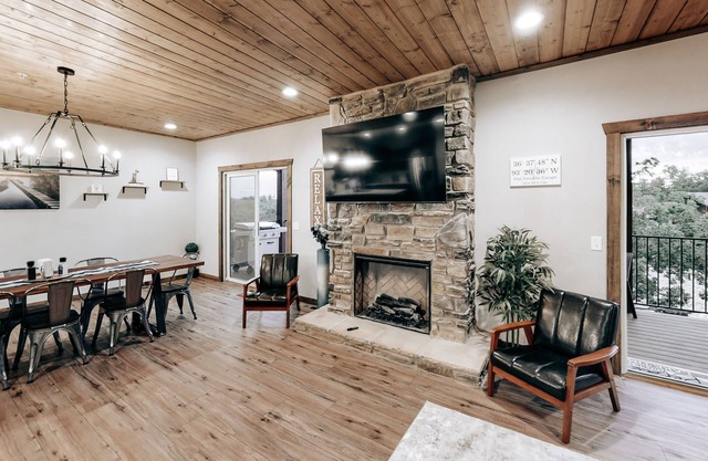 Great family friendly home in a lakefront resort community