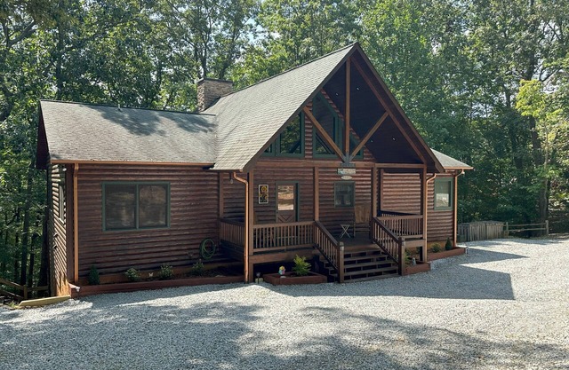 GREAT FAMILY RETREAT TIME IN THE NORTH GEORGIA MOUNTAINS OF BLUE RIDGE