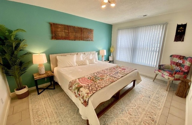 Great First Floor Condo!