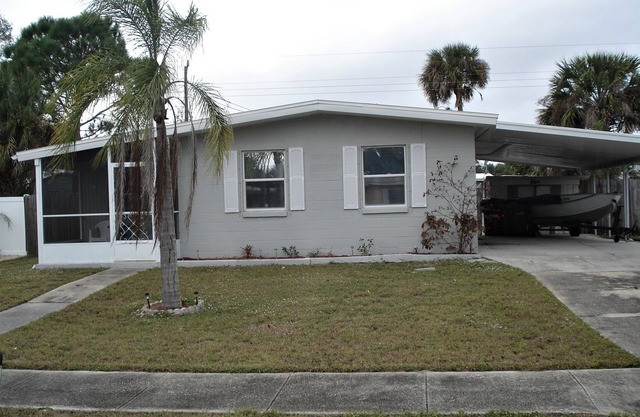 Great for a family 2 to 4 people 2 bedrooms 1 bath home in North Port.