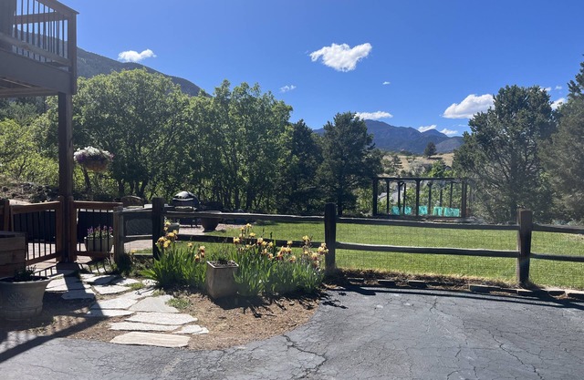 Great for families with beautiful Mountain Views. Monthly rates available