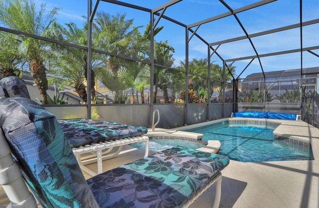 GREAT GAME ROOM, 4B/3B, & Sleeper sofa, POOL/SPA, 2 MASTERS, 4 MILES TO DISNEY