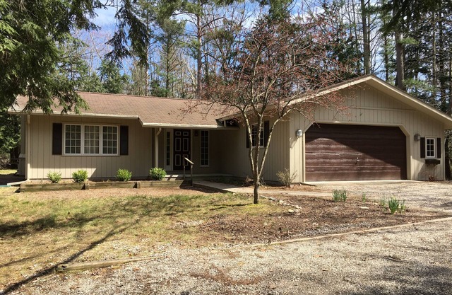 Great Glen Arbor location! Private wooded setting, quick walk to town! Sleeps 9