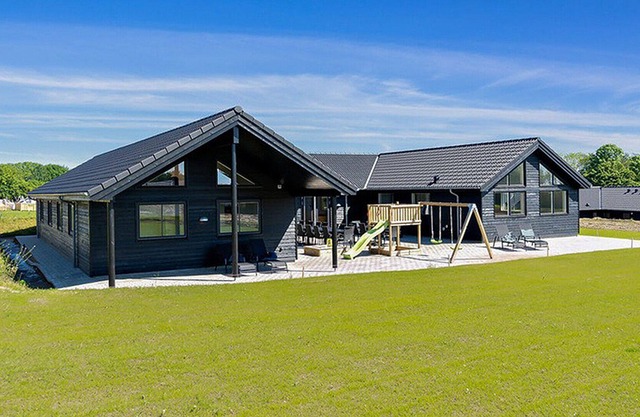 Great group holiday home with a large kitchen, WiFi and oven as well as WiFi