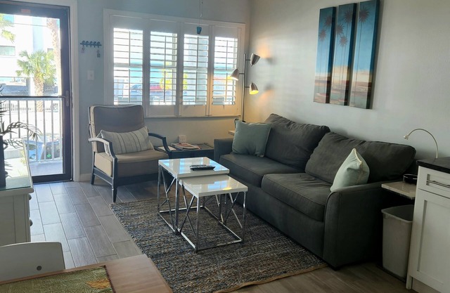 Great Gulf Views! Just Steps To Sunset Beach And Heated Pool!