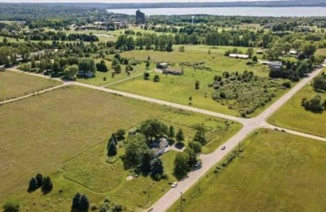 Great home right next to the HORSE SHOW! A perfect place for your visit!nn
