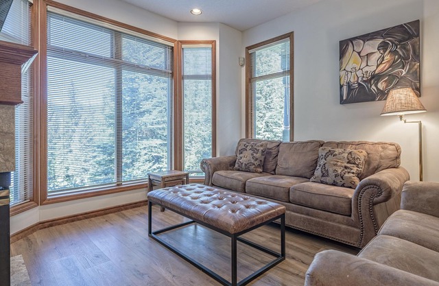 Great Location close to village and pond, Semi-Private- Hot Tub-Pet Friendly