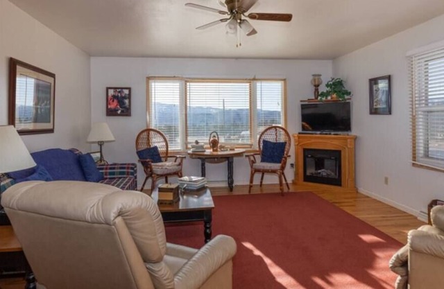 Great location 4br home in Leadville