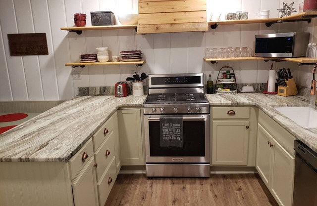 Great Location - charming house walking distance to lake and minutes to downtown