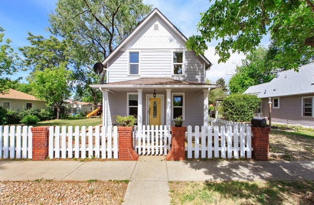 GREAT location in Old Town Arvada, 3bd/2ba, with pet friendly yard