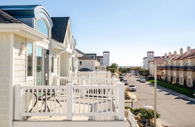 Great location, ocean + bay view, heated pool, garage, bikes, recently renovated