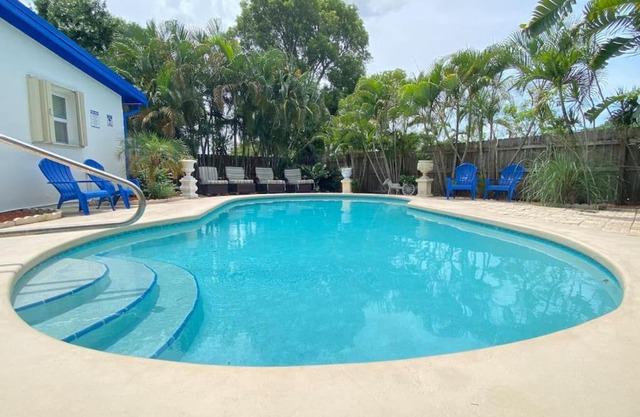 Great location Pool home w Pool table 5br