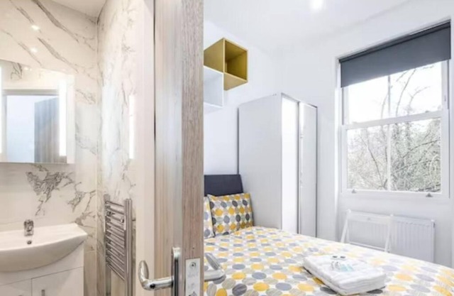 Great Location Service and Stay Double Ensuite Room with Shared Kitchen- 5mins Walk From Tufnell Park
