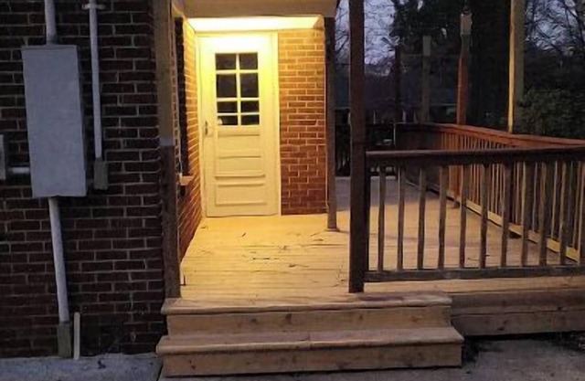 Great location! Trendy-Laid-back home w/parking