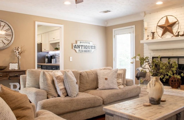 Great Location & Updated! - Cottonwood Cottage