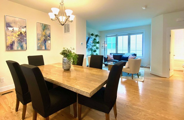 Great location. Walk to shopping, ten min drive to UVA and downtown