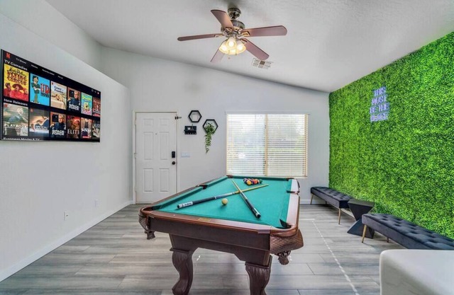 Great location! near shopping & entertainment