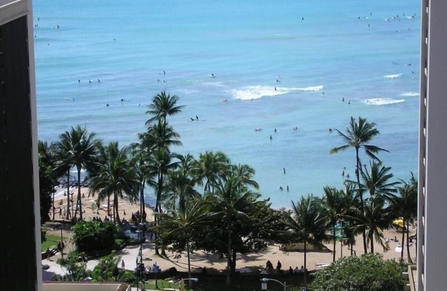 Great Ocean View/500 Ft to Waikiki Beach. Affordable one bedroom condo w/kitchen