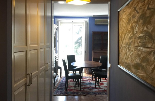 Great Plaza de Oriente apartment, in front of the Royal Palace, 6 pax