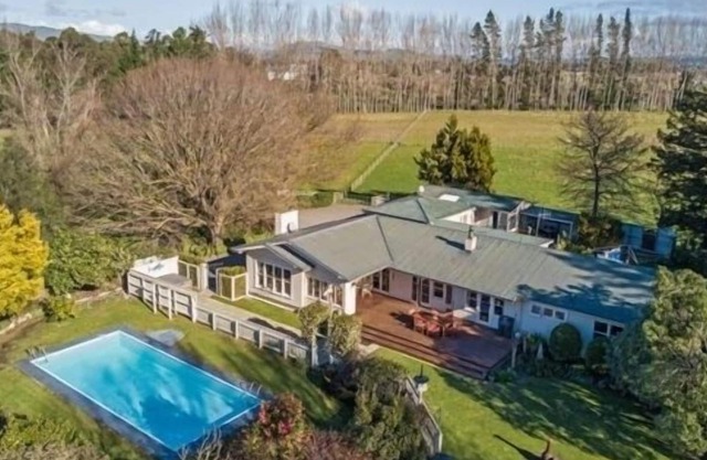 Great Private Family home on 6Ha with Pool - pets welcome on request