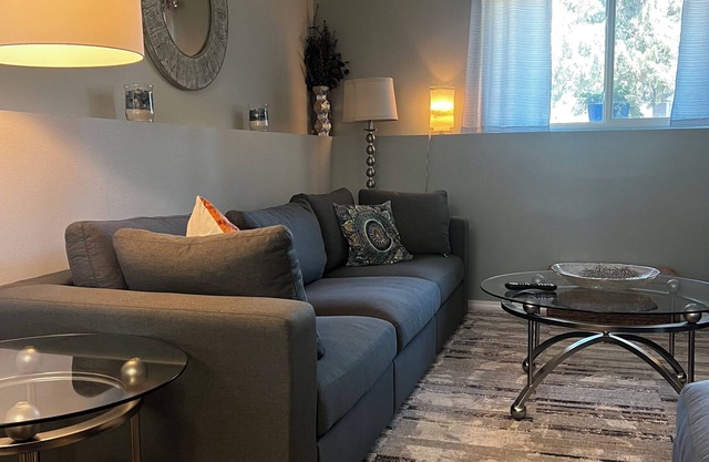 Great reviews! Close to downtown, Podium and Arena. Off street parking. Clean!