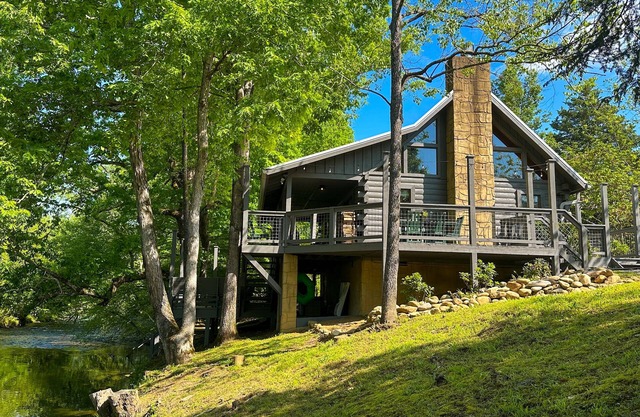 Great Smoky Mountain Private Luxury Riverfront Countryside Cabin