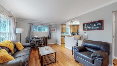 Great two bedroom family spot with convenient access to downtown