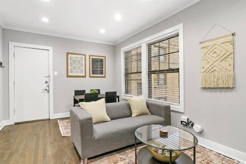 Great Value 2BR Apartment in Lakeview - Oakdale E2 E1 rep