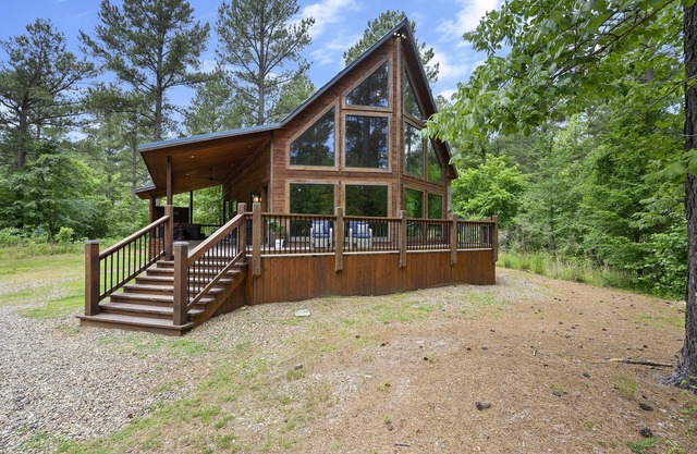 Great Views, High Speed Internet, Hot Tub, Fireplace, Balcony, Sauna, Loft!
