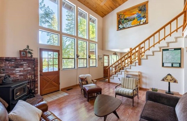 Great Views! Pool, Large Jet-Tub, King Bed, Shufflebrd, Snow Sledding, Generator