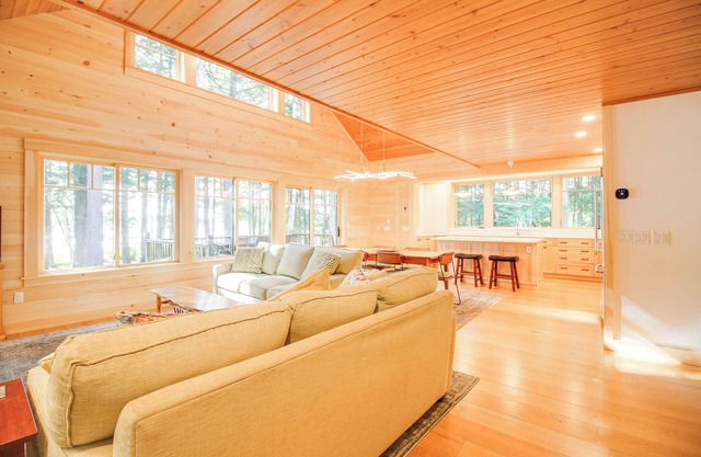Green Lake 4 bedroom vacation house near Acadia & Ellsworth